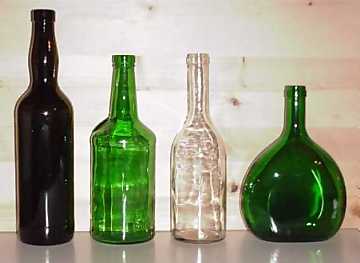 Tipi di bottiglie. Da sinistra verso destra:
Marsalese, Porto, Ungherese, Bocksbeutel