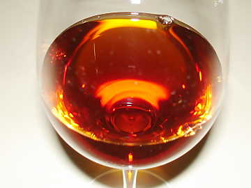 Sweet wines made from
dried grapes, after a long aging in bottle, get a deep amber color