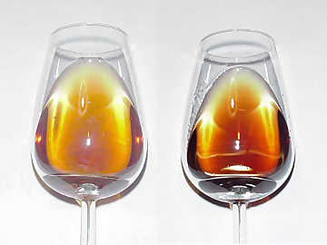 Il colore dei vini fortificati
maturi: a sinistra, il Marsala Vergine, a destra, il Porto