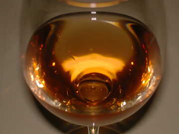 A yellow amber color is the sign
of oxidation in white wines