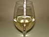 La degustazione sensoriale dei vini bianchi è eseguita a una temperatura più alta rispetto a quella di servizio