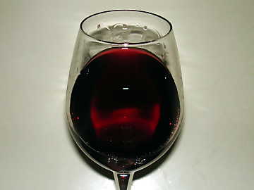 The color of a wine made from
Aglianico grape: moderate transparency and intense ruby red.
