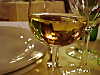 Glasses at the table of a restaurant: this place is not always suited for wine sensorial tasting