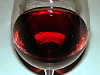 Il Pinot Nero vinificato in rosso è caratterizzato da una trasparenza piuttosto elevata e moderata intensità di colore