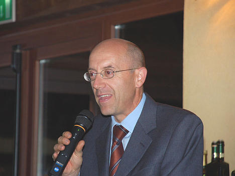 Dr. Gerardo Giuratrabocchetti during one of his speeches