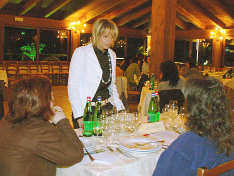 Graziella Cescon at the table of some participants