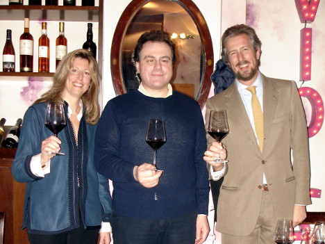 Marchioness Ilaria Guerrieri Gonzaga, Antonello Biancalana and Marquis Anselmo Guerrieri Gonzaga with glasses of San Leonardo